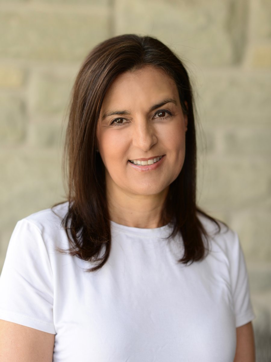 Helena Greyvenstein, physiotherapist in Oakville, smiling