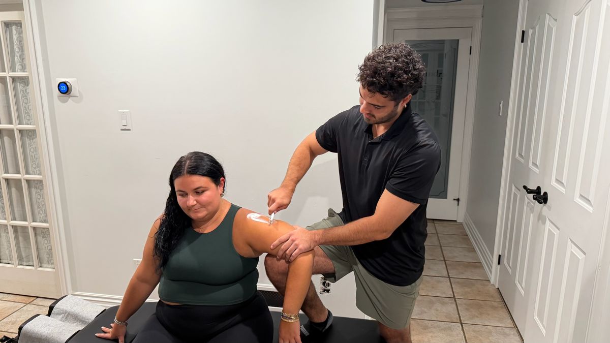 Instrument-assisted soft tissue therapy on the shoulder